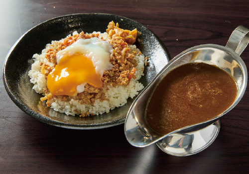 鶏そぼろと温玉カレー